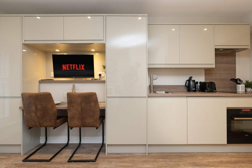Ocean Village Studio Modern & Comfortable Apartment in Southampton