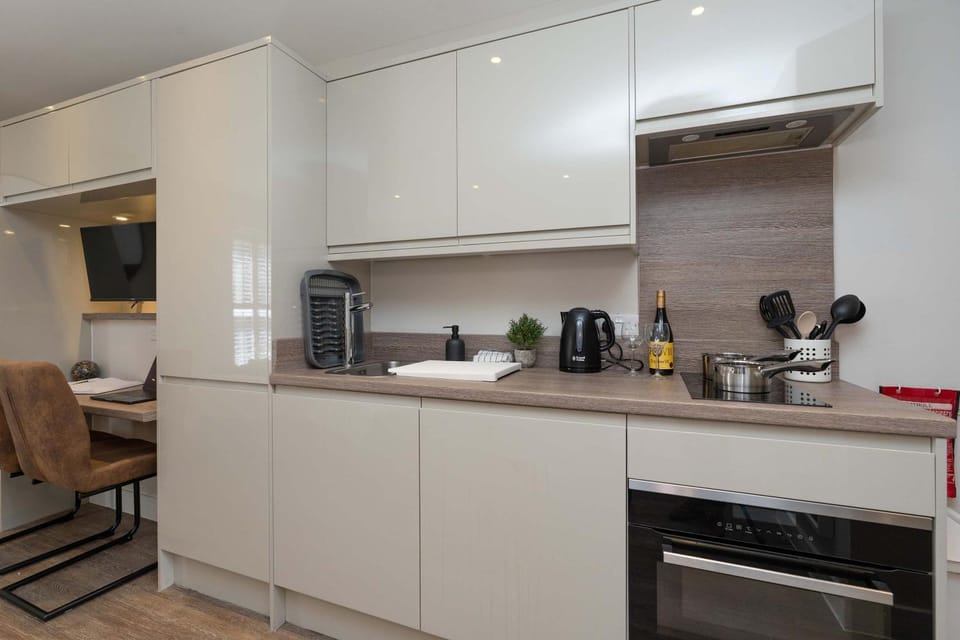 Ocean Village Studio Modern & Comfortable Apartment in Southampton