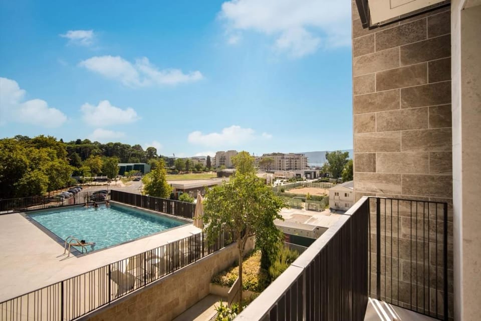 Boke Place Thea resident Pool View Apartment in Kotor Municipality