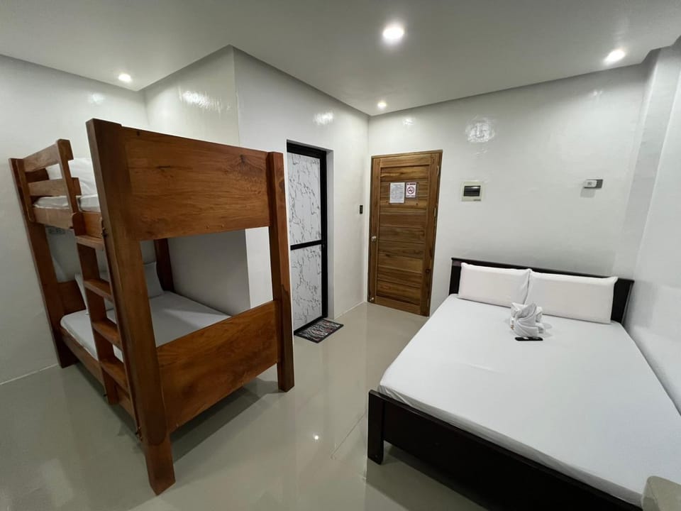 Bedroom, bunk bed