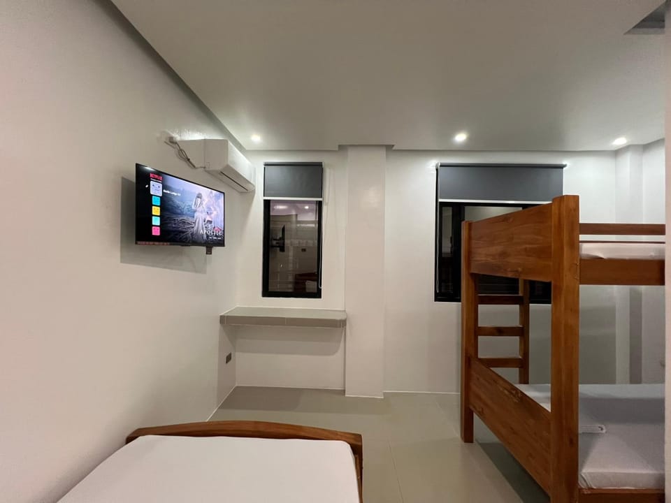 Bed, TV and multimedia, Bedroom