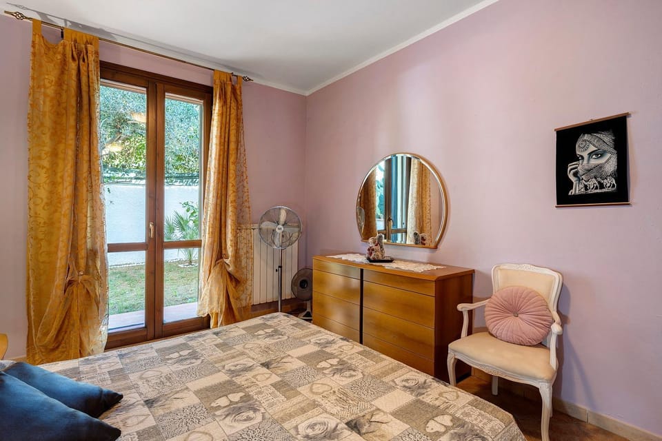 Property building, Living room, Bedroom