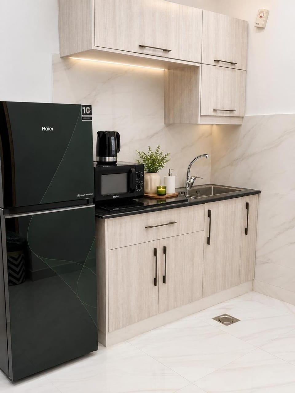 Coffee/tea facilities, Kitchen or kitchenette, oven