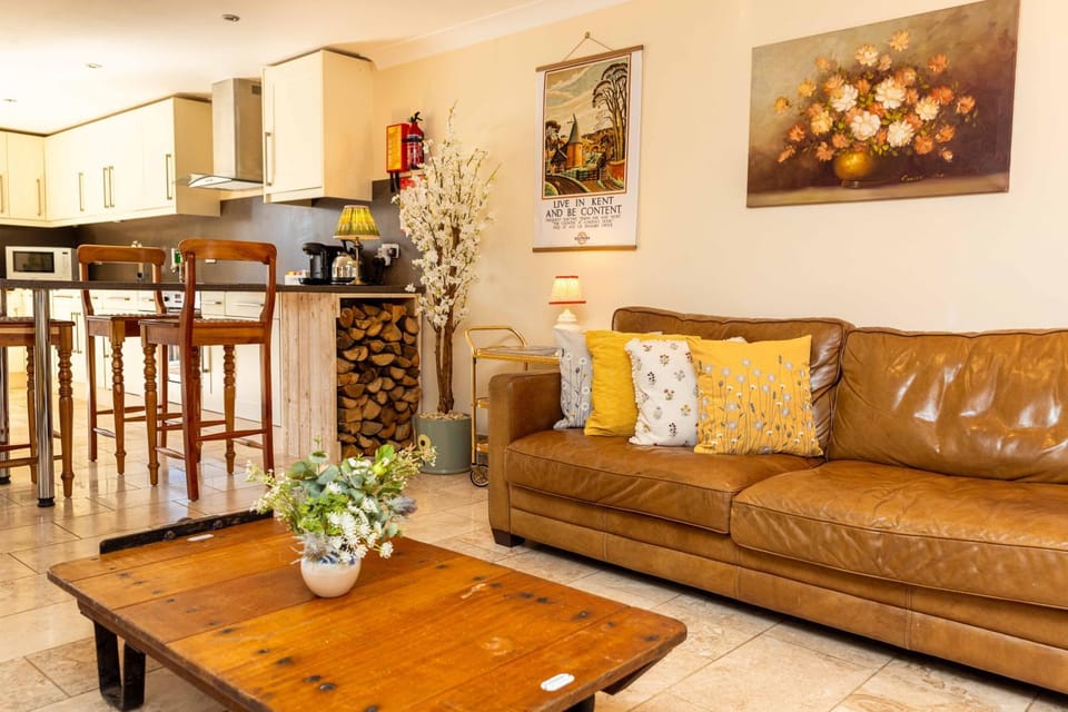Woodlands Cottages Yalding House in Tonbridge and Malling District