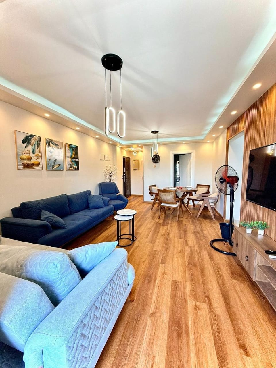 Communal lounge/ TV room, TV and multimedia, Living room, Seating area, Evening entertainment, air conditioner