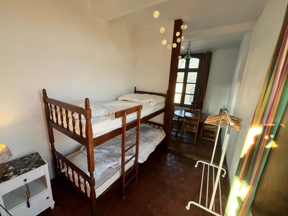 Bedroom, bunk bed