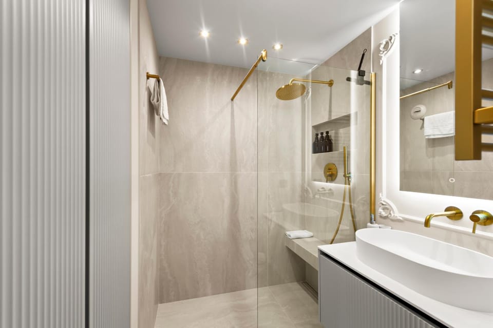 Shower, Bathroom, towels