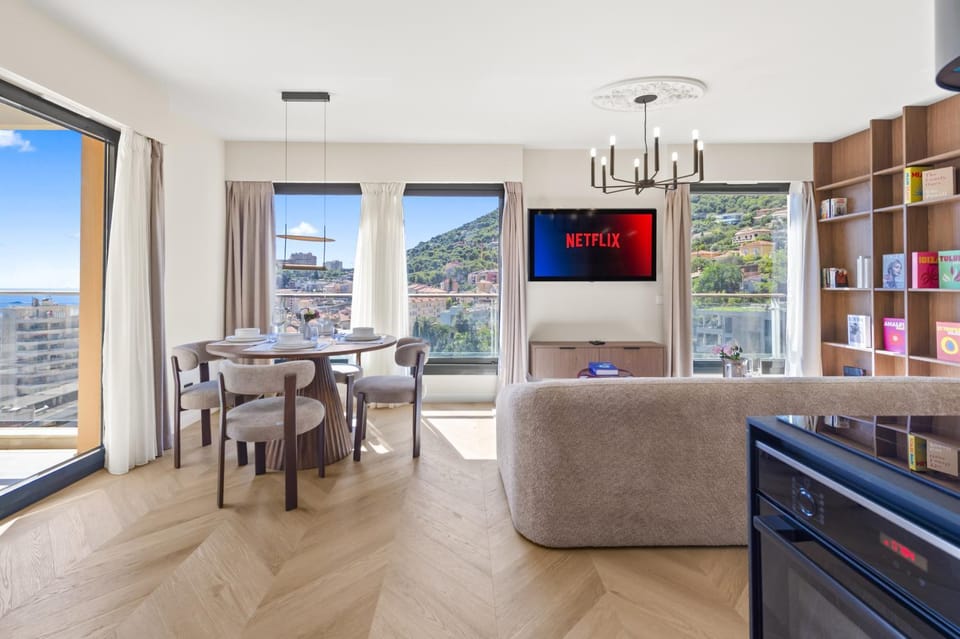 Communal lounge/ TV room, TV and multimedia, Living room, Seating area, Dining area, Mountain view