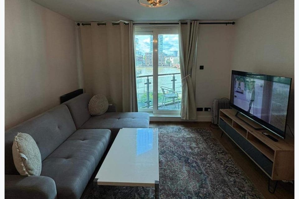 TV and multimedia, View (from property/room), Balcony/Terrace, Living room, Seating area, Evening entertainment, Lake view, furniture