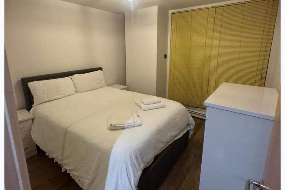 Bed, Photo of the whole room, Bedroom, furniture, towels, wardrobe, acessibility