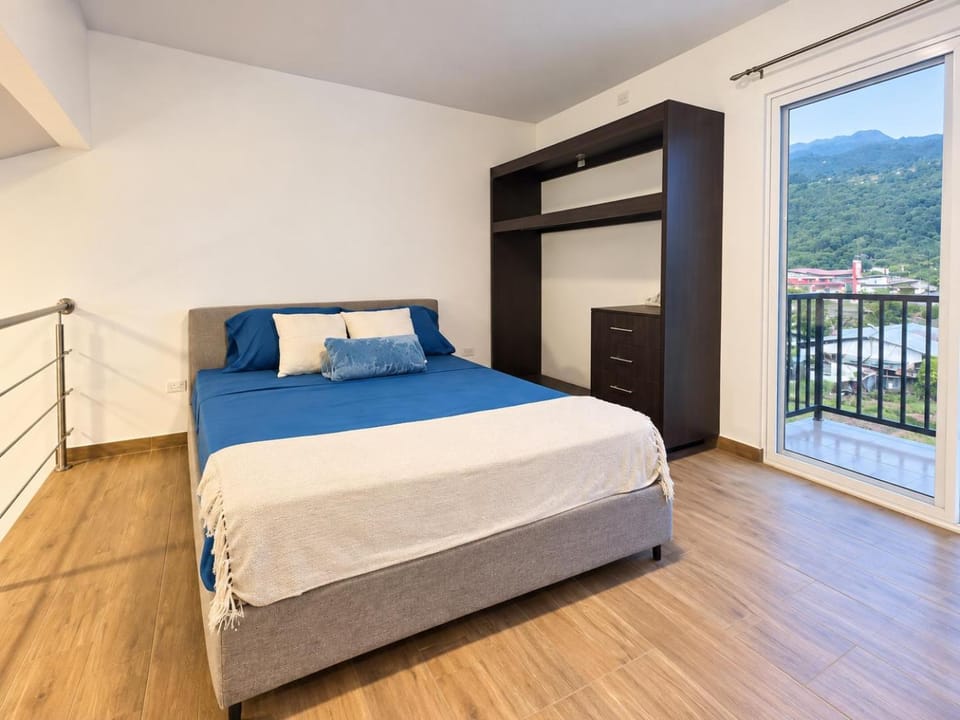 Bed, Natural landscape, Balcony/Terrace, Mountain view