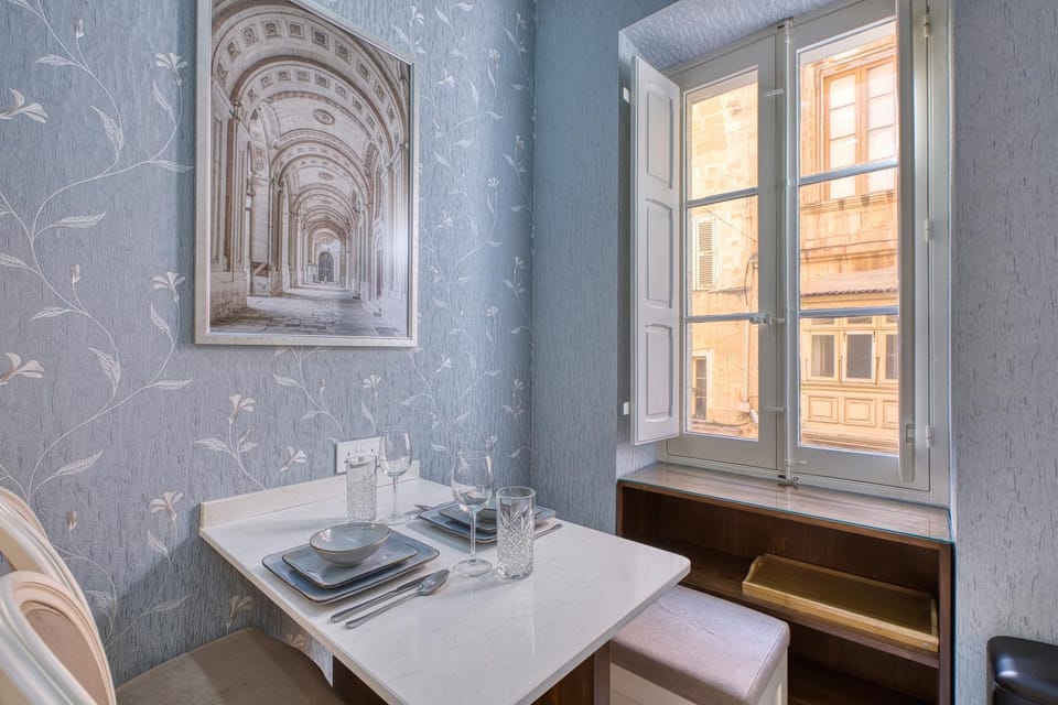 Dining area, kitchen