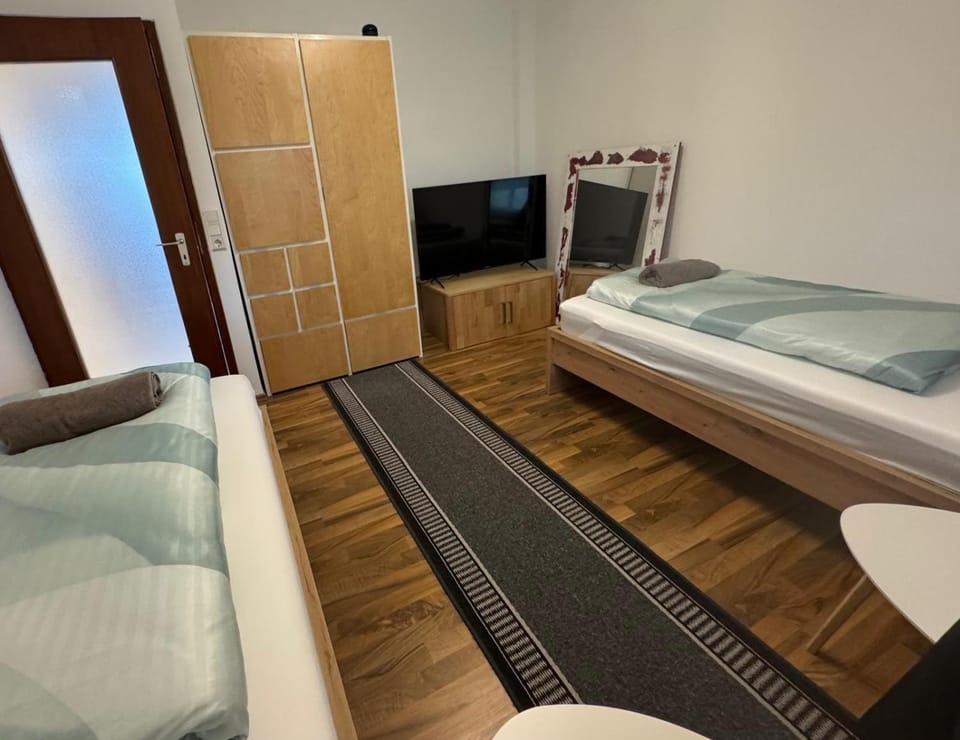 Ferienwohnung Modern für VIP Urlaub Monteure Garten Terrasse 3 Schlafzimmer Apartment in Bad Honnef