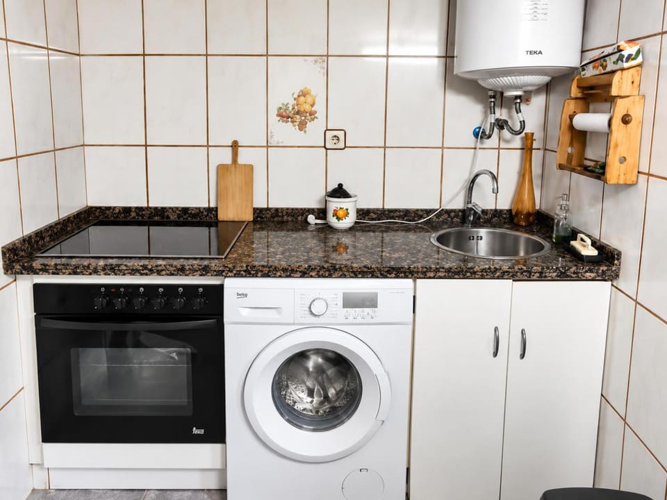 Kitchen or kitchenette, dishwasher, stove, washing machine