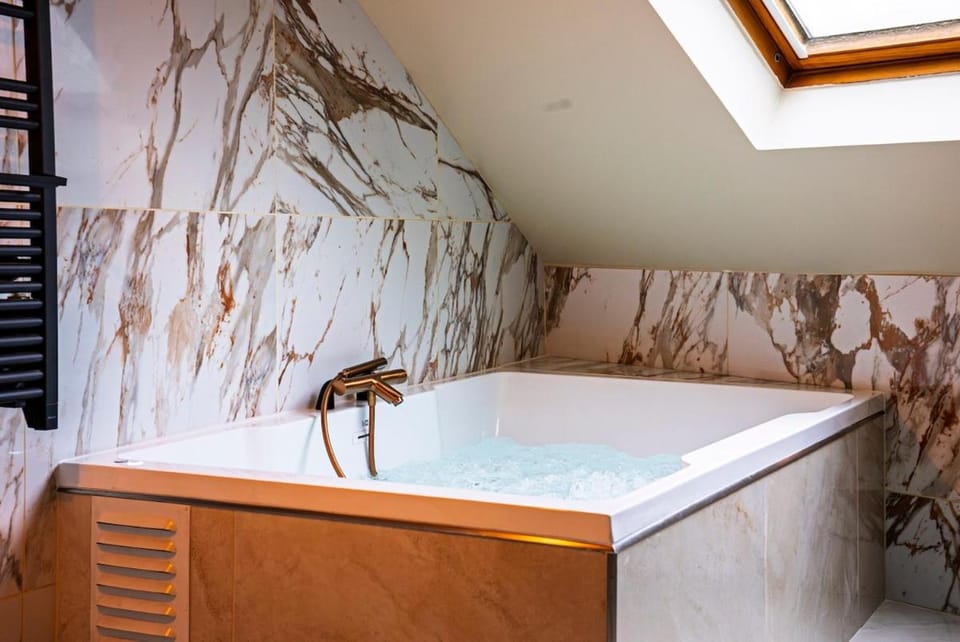 L'Amber Room - Balnéo, Sauna & Détente Apartment in Angers