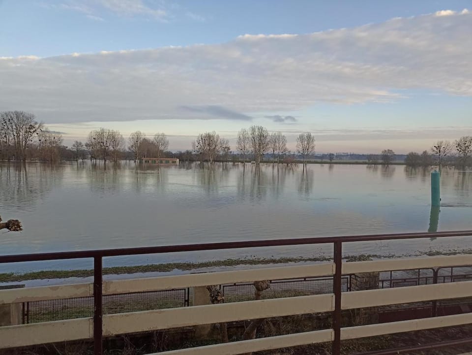 Maison avec vue EXCEPTIONNELLE sur la Saône en bord de Voie Bleue Villa in Bourgogne-Franche-Comté