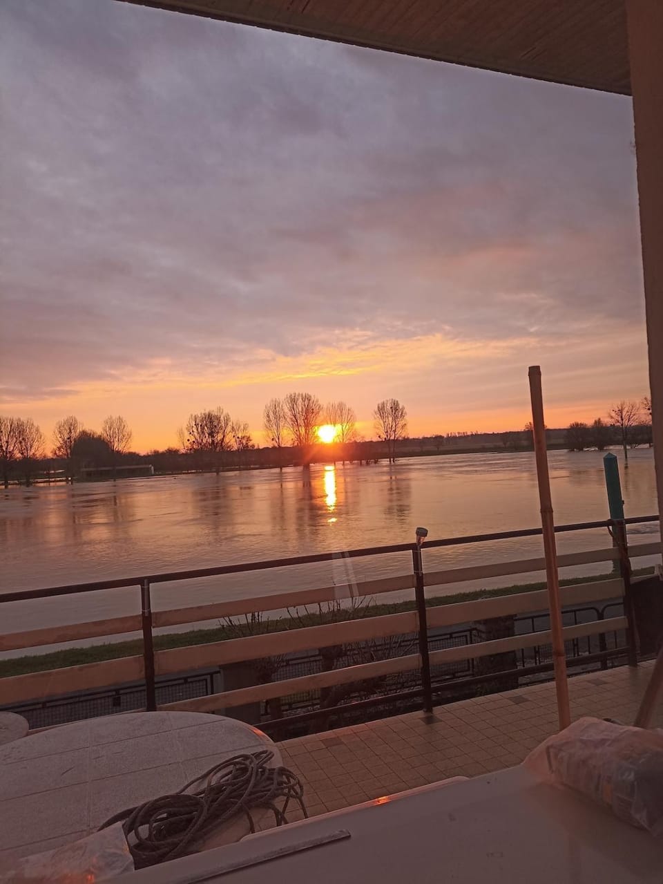Maison avec vue EXCEPTIONNELLE sur la Saône en bord de Voie Bleue Villa in Bourgogne-Franche-Comté