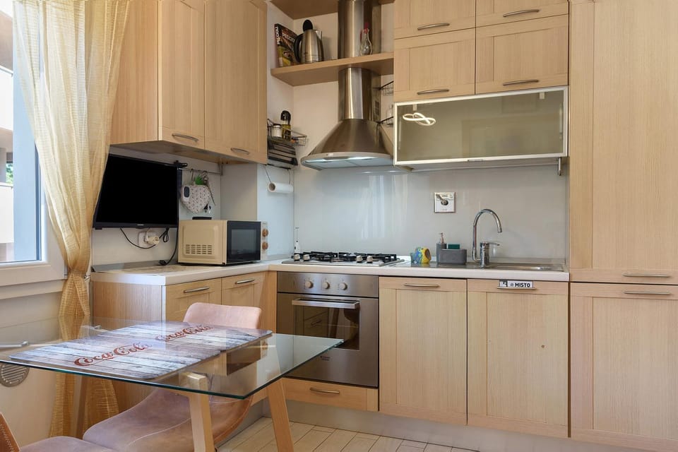Kitchen or kitchenette, Living room