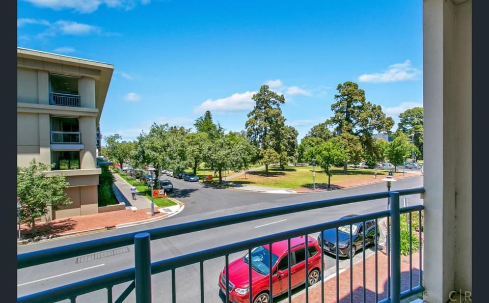 Sunlit CBD Apartment on Hurtle Square and Sauna Apartment in Adelaide