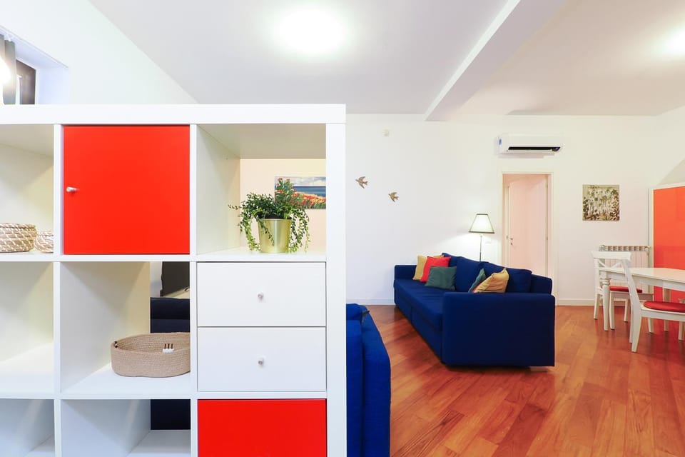 Living room, Seating area, Dining area, internet, air conditioner