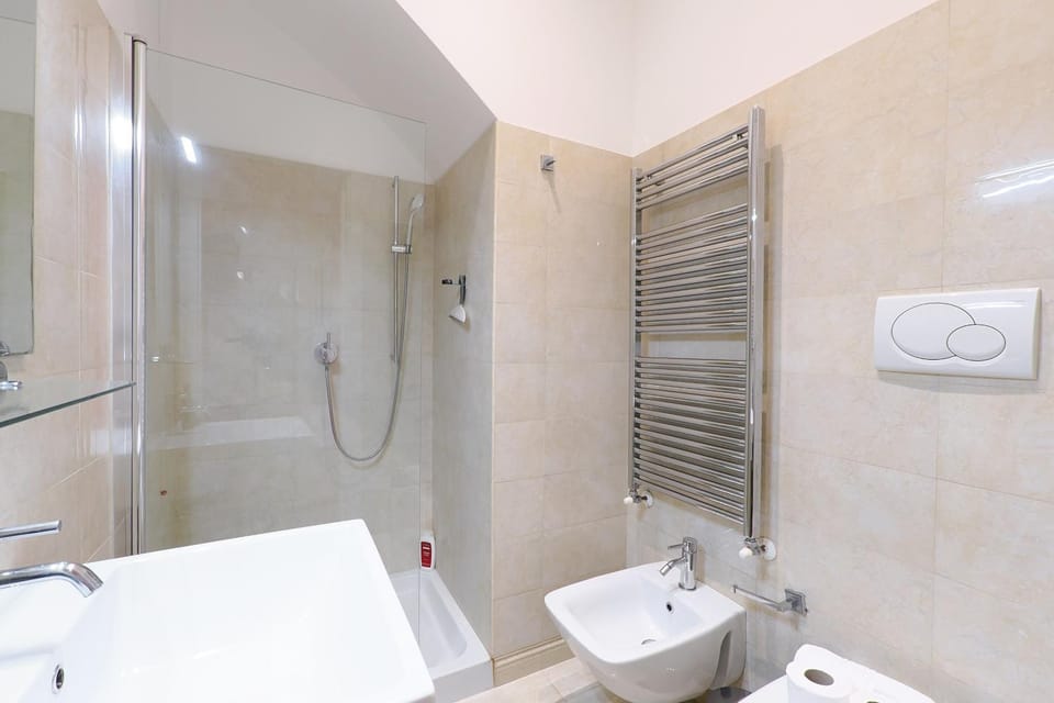 Shower, Toilet, Bathroom, bidet, towels
