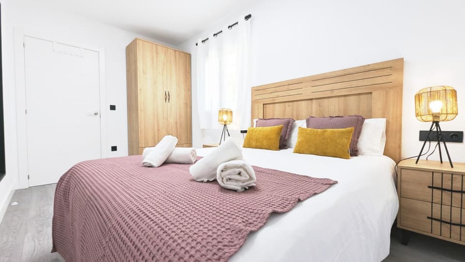Bed, Photo of the whole room, Bedroom, towels, wardrobe, air conditioner