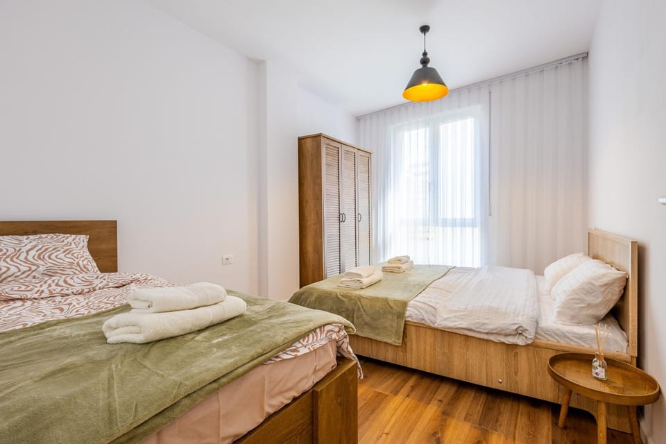 Bed, Photo of the whole room, Bedroom, towels