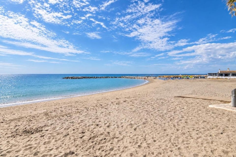 Villa Marina Beach - Penthouse beachside Apartment in Marbella
