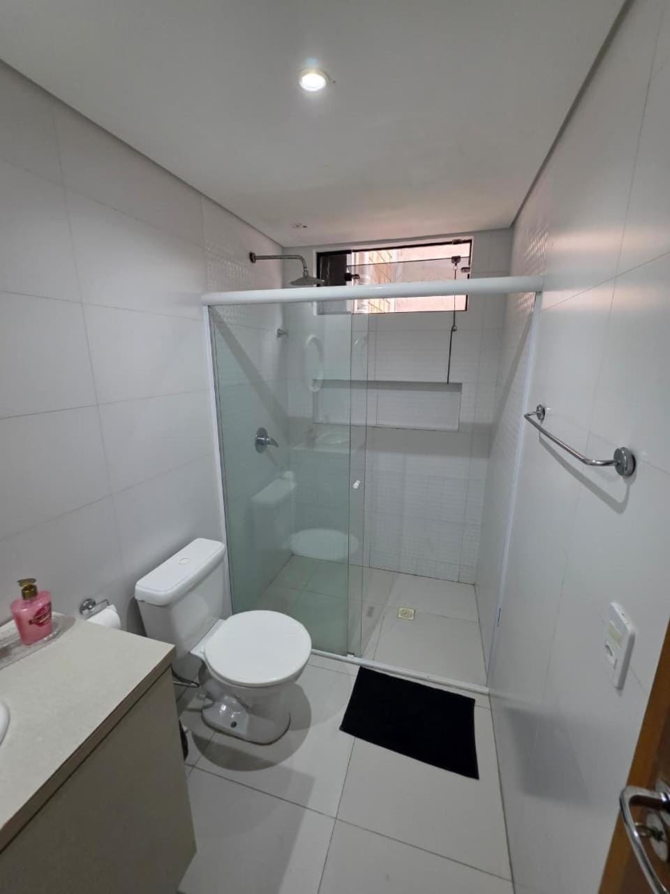 Shower, Toilet
