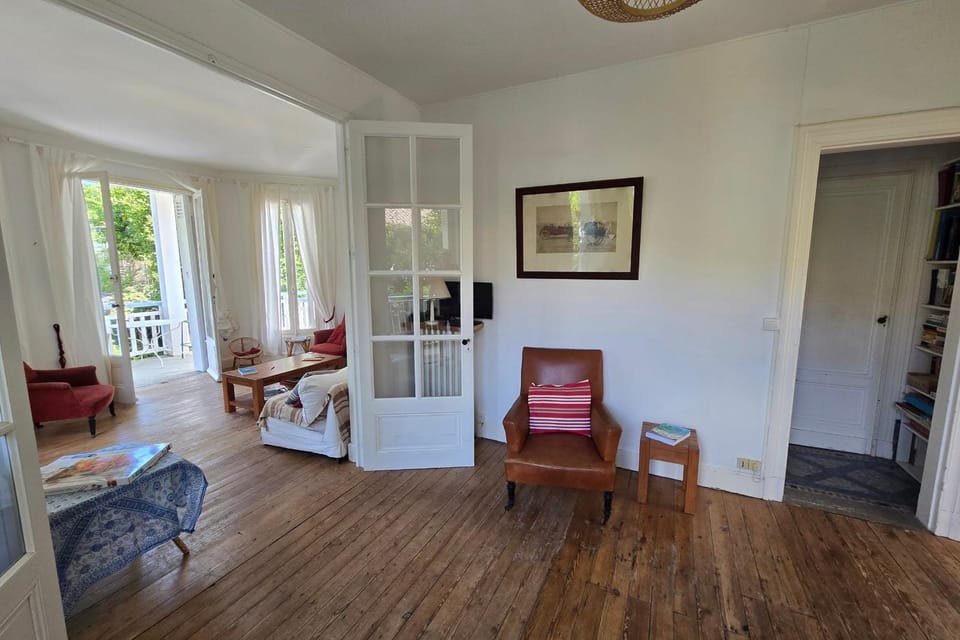 Large family villa 50m from the beach House in Arcachon