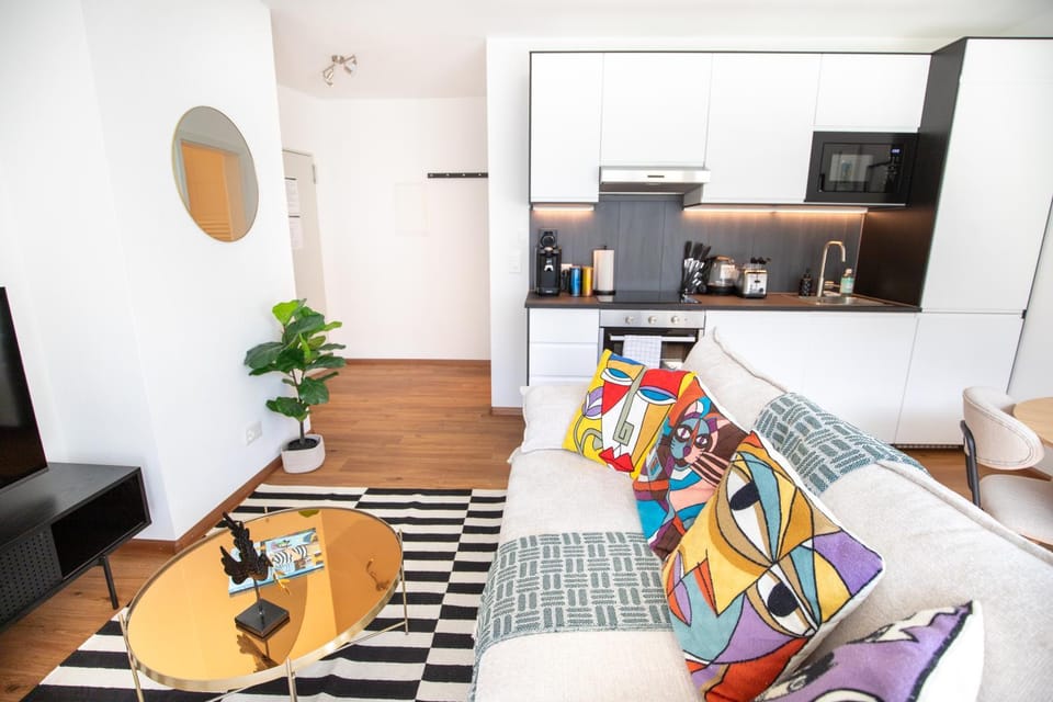 Urban Smart Living with balcony near Basel SBB & City Center - Special TRIO PICASSO 32 Apartment, up to 4 guests Apartment in Basel