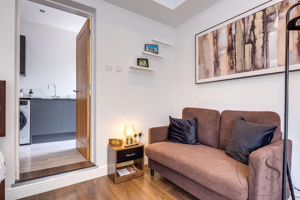 Studio Apartment with Free Parking & WiFi Apartment in Stourbridge