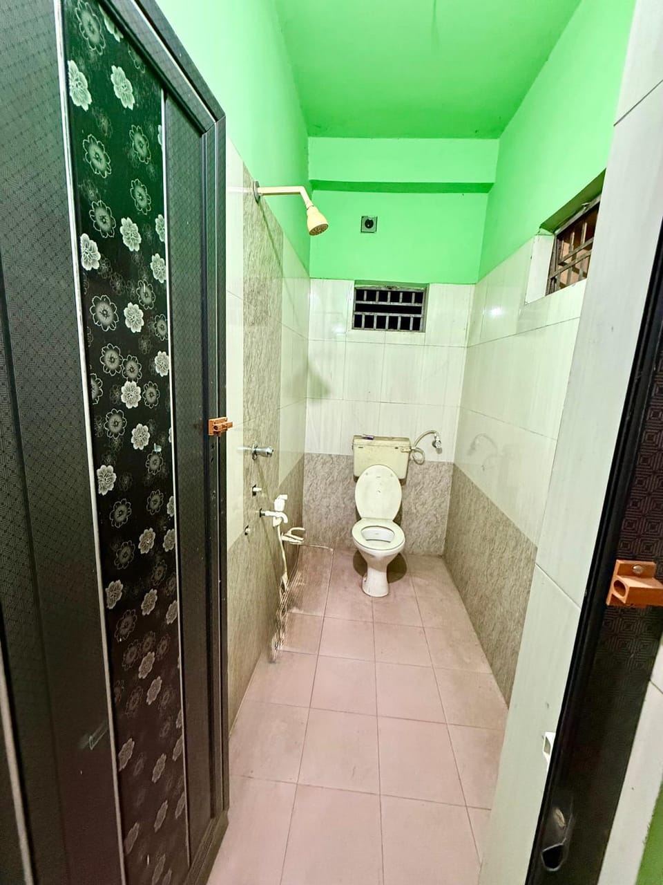 Seventh Heaven Lodge Hotel in West Bengal
