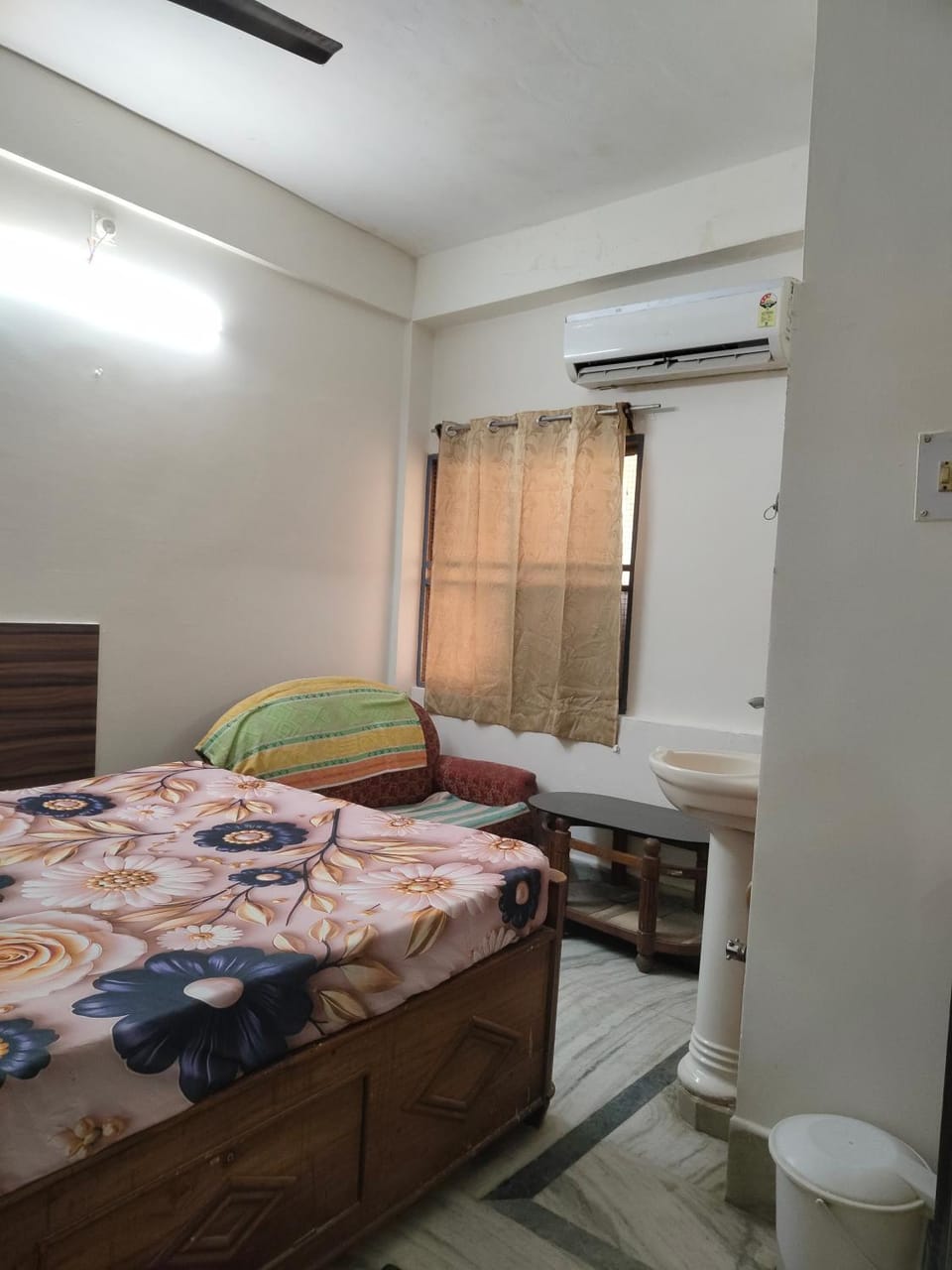 Triptishri Guesthouse Bed and Breakfast in India