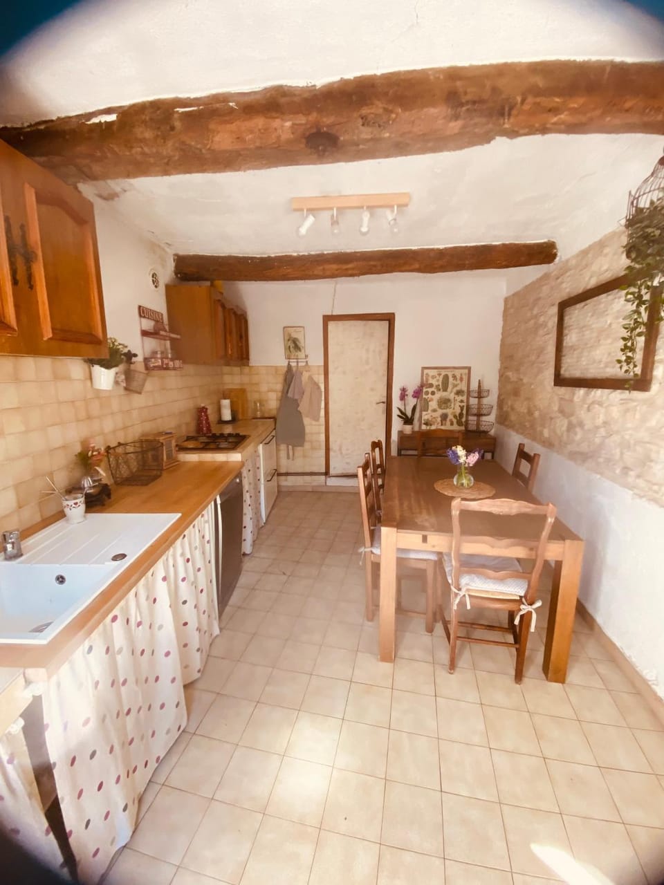 Property building, Kitchen or kitchenette, Living room