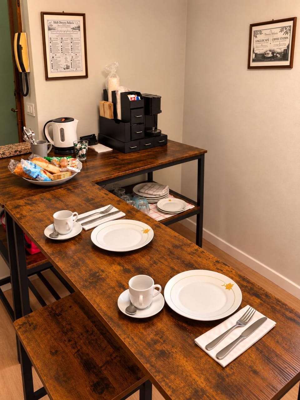 Coffee/tea facilities, Dining area, toaster, Internal: Not applicable to any particular room
