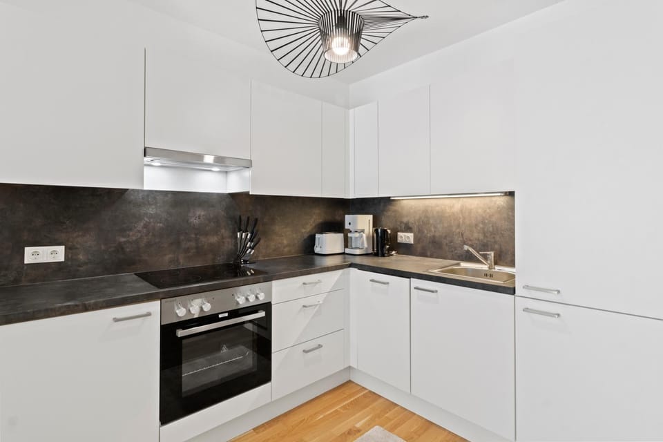 Sunny Apartments near U1 metro and ACV Apartment in Vienna