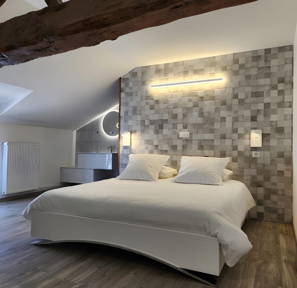 Property building, Living room, Bedroom