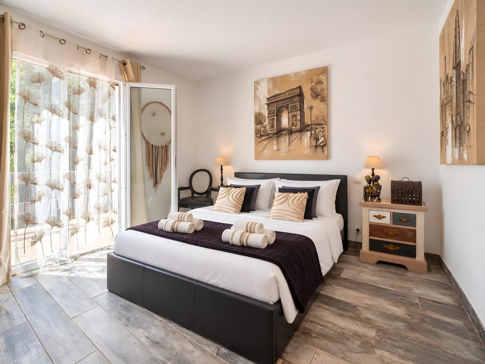 Living room, Bedroom