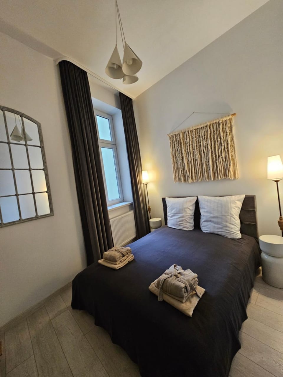 Bed, Bedroom, towels