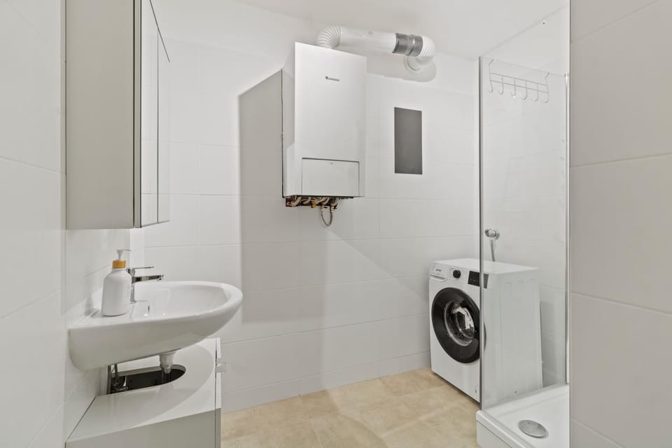 Spacious 3-BR, Near City Center and Metro U4 Apartment in Vienna