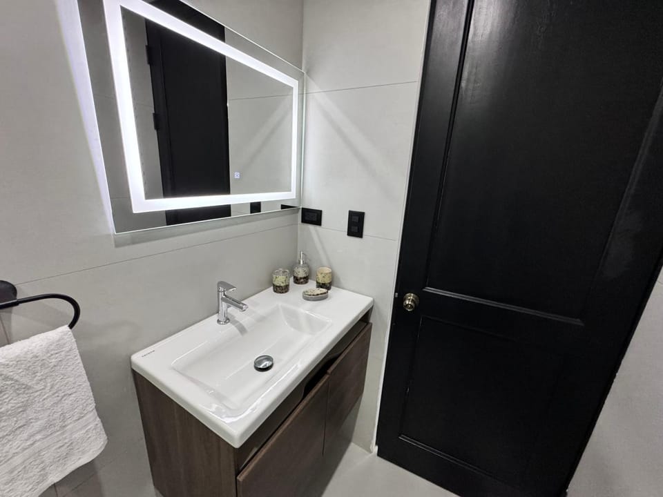 Luxury 2BR Apartment 8 Min from SJO Airport , Heredia Apartment in Heredia Province