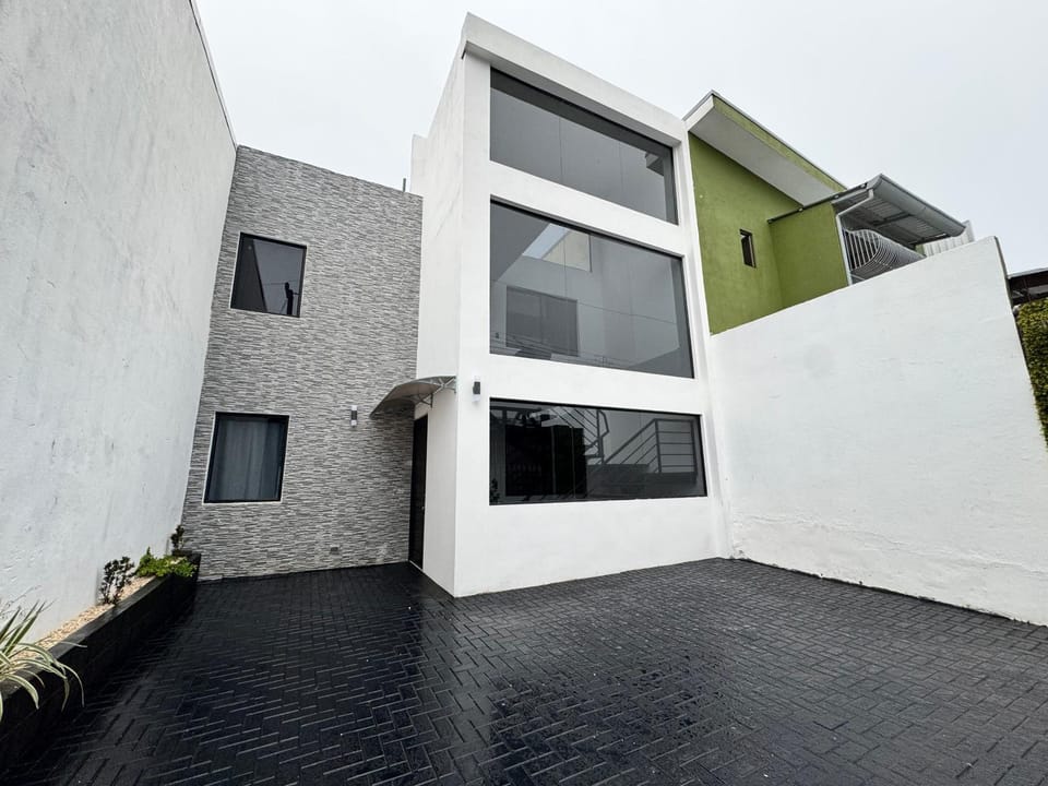 Luxury 2BR Apartment 8 Min from SJO Airport , Heredia Apartment in Heredia Province