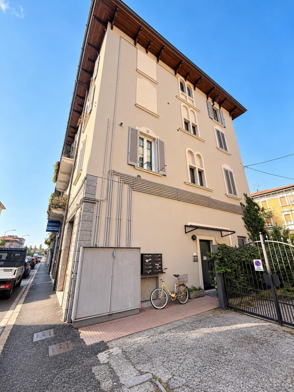 HOST4U- Suite Cadorna Apartment in Province of Brescia