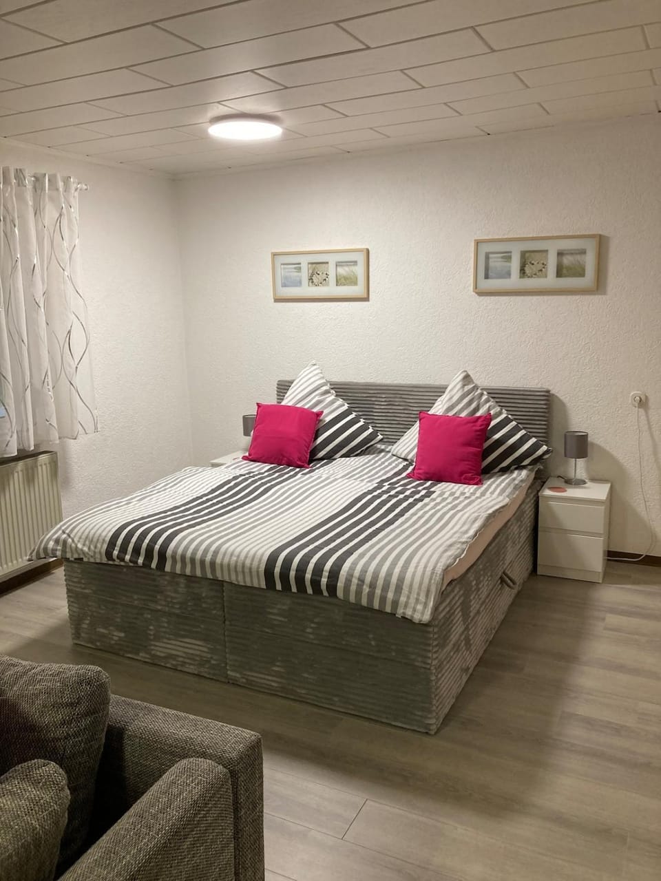 Bed, Living room, Photo of the whole room