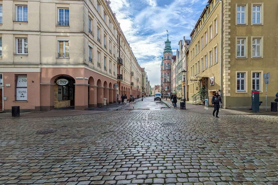 Day, Neighbourhood, Location