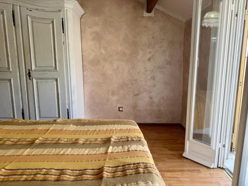 HOST4U IMperia - Casa Uccia Artallo Apartment in Imperia
