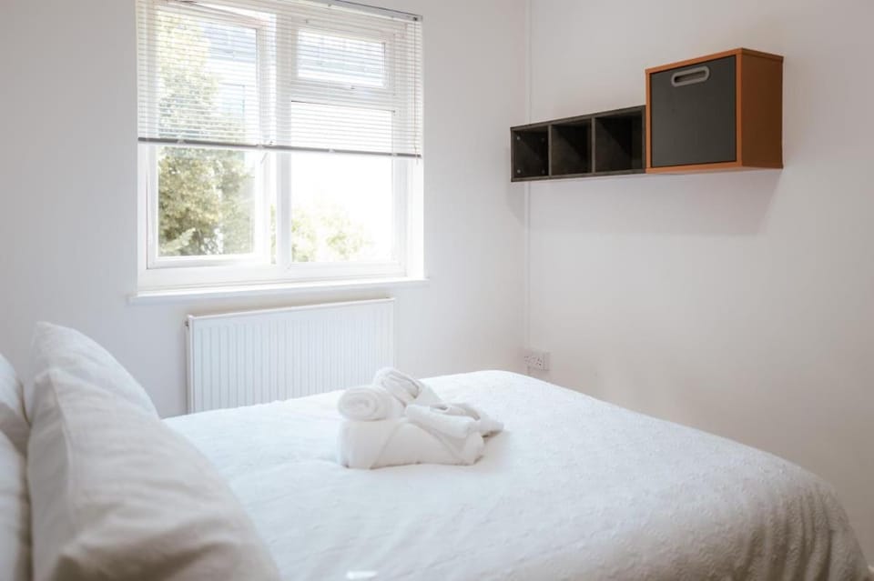 Stylish 3BR 2BA Shoreditch Flat Sleeps 7 N1 Apartment in London Borough of Islington