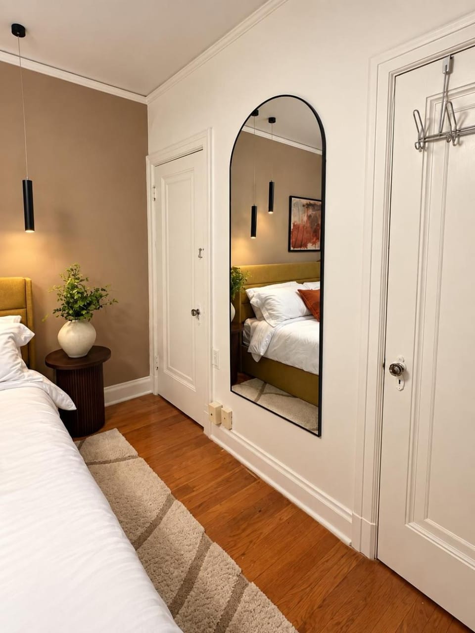 Cozy Clayton Near WashU & Forest Park Apartment in Clayton