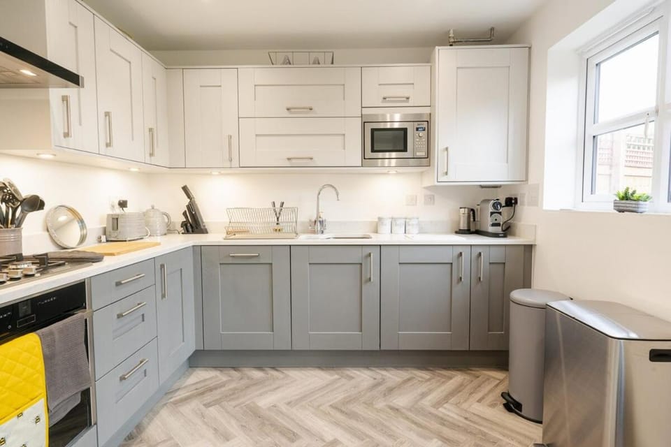 Fab 3 bed detached home with Parking & Free Wi-Fi House in Chester